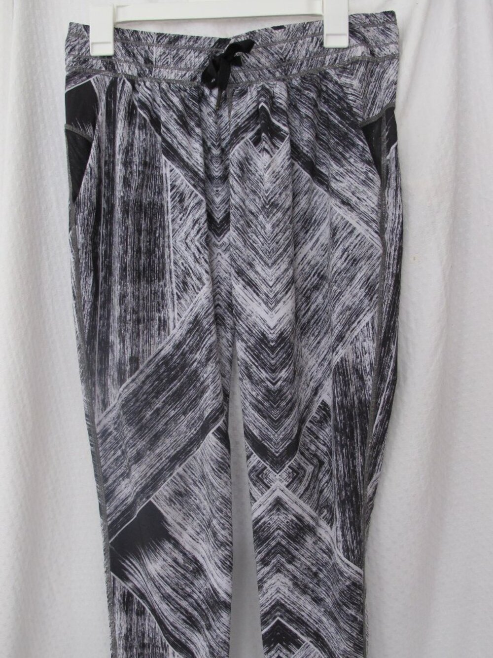 Lululemon Black/White Print Jogger/Track Pants - 6